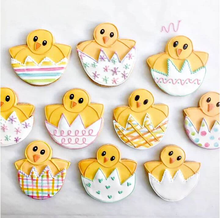 How to Decorate Hatching Chick Emoji Cookies