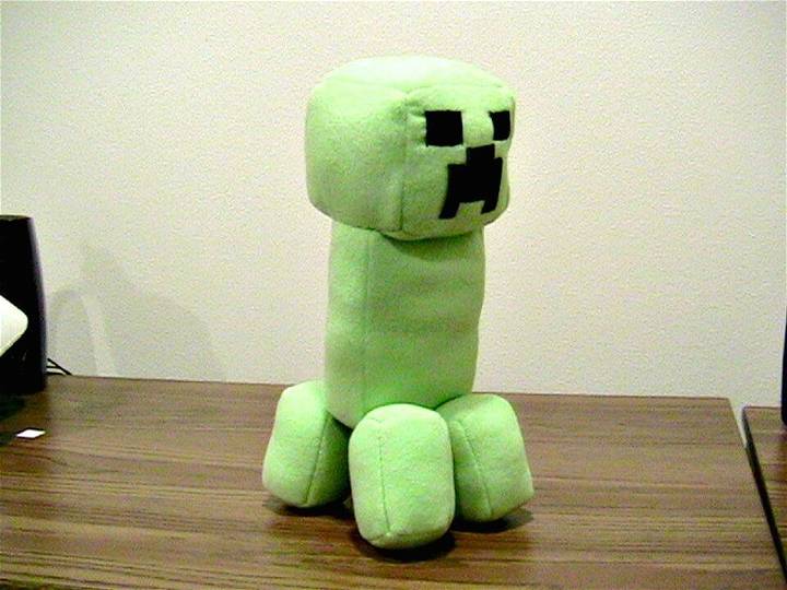 How to Make Minecraft Stuffed Creeper Doll