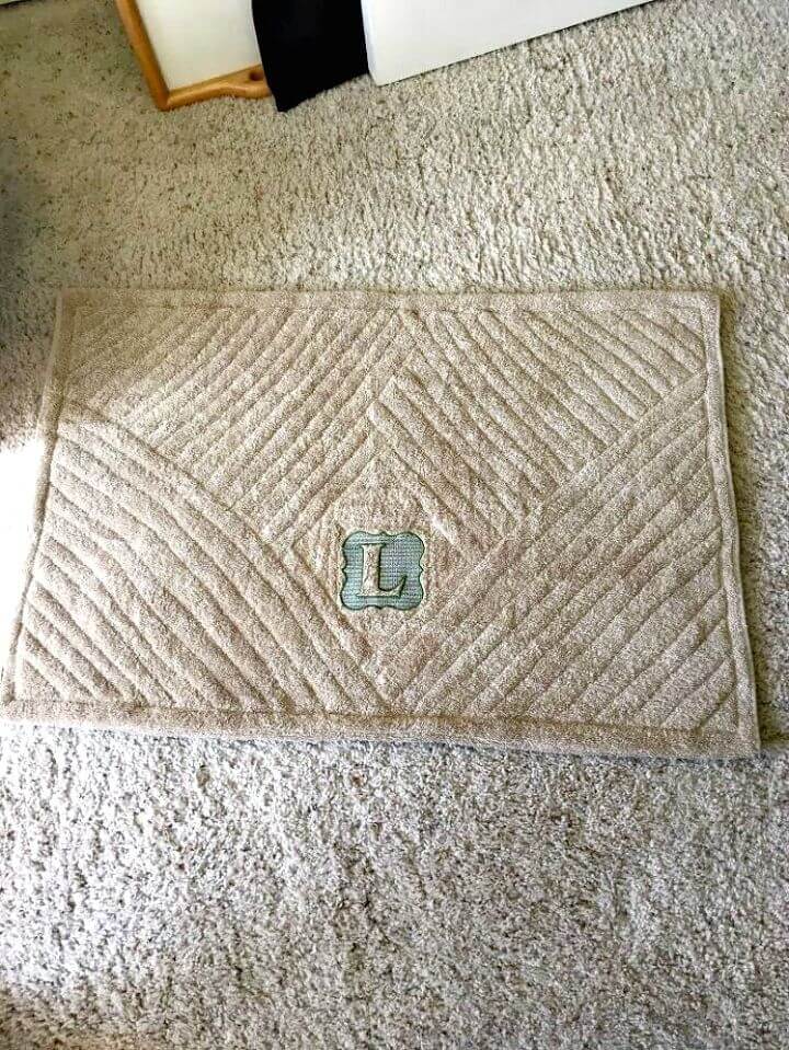 Repurposed Bath Sheet to Bath Mat