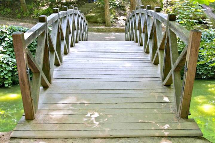 Build Your Own Footbridge in Your Garden - DIY