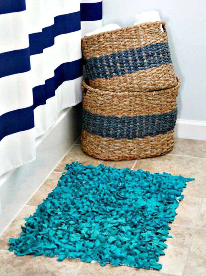 Make Rag Rug Bathmat from Up-cycled T-shirts