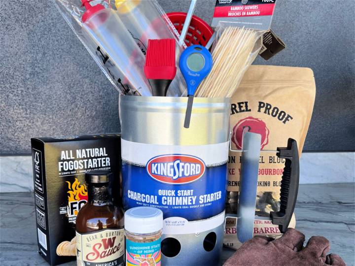 How to Do You Make a BBQ Gift Basket