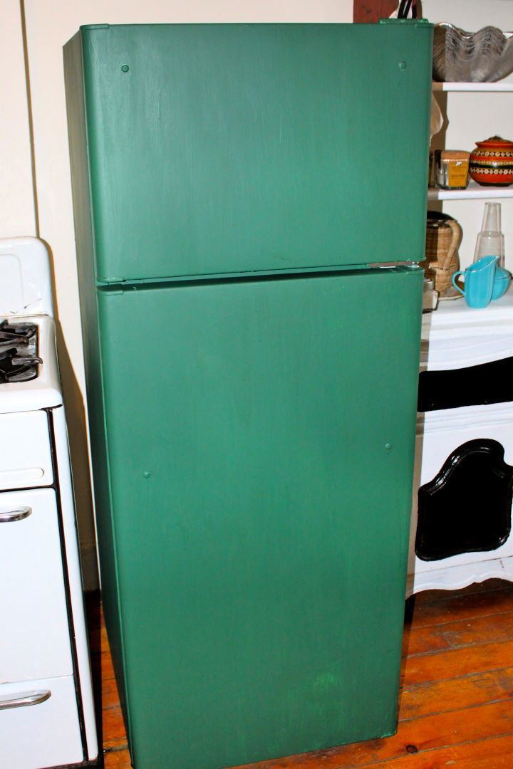 Beautiful Chalkboard Painted Refrigerator