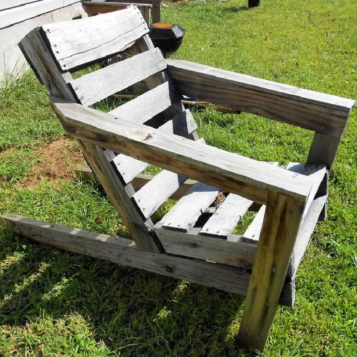 Best DIY Pallet Wood Chair Free Plans