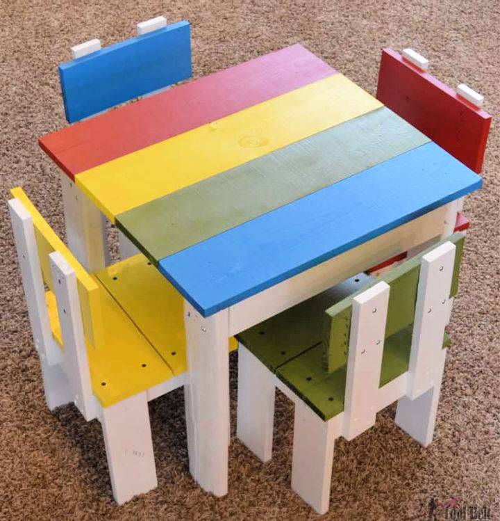 DIY Pallet Wood Kid’s Table and Chair