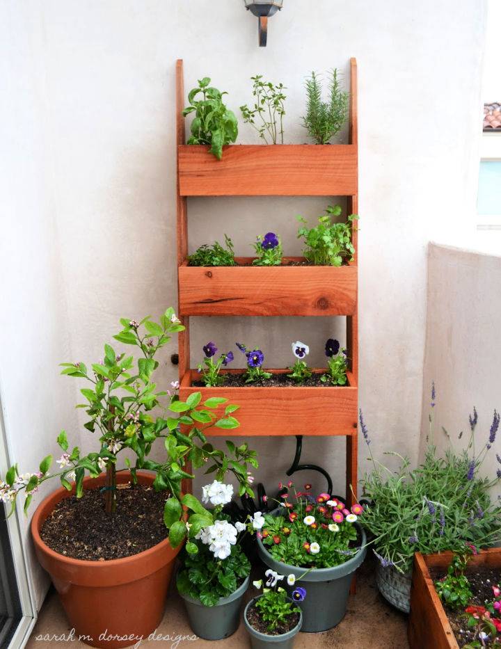 How to Make a Fence Post Ladder Planter