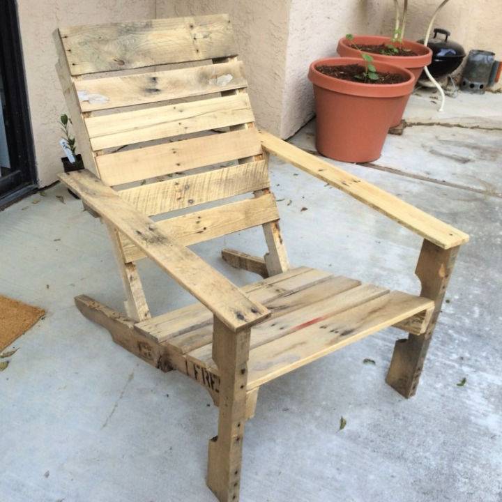 Homemade Pallet Wood Patio Chair