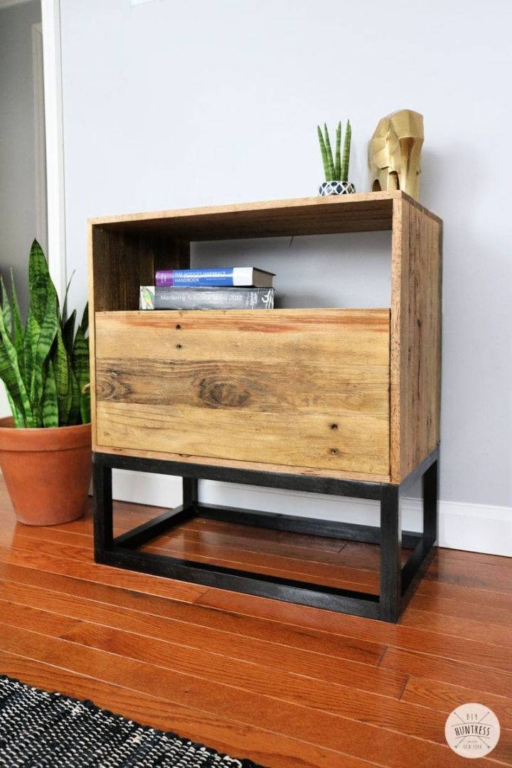 How to Build a Pallet Wood Nightstand