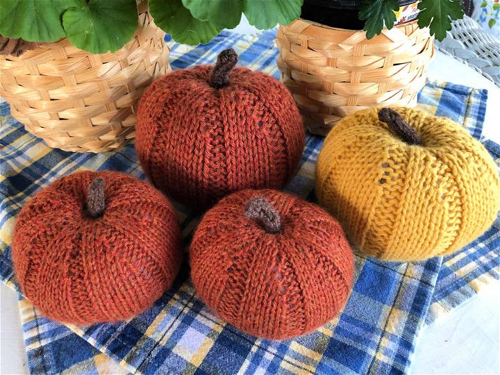 How to Make Rib Pumpkin - Free Knitting Pattern 