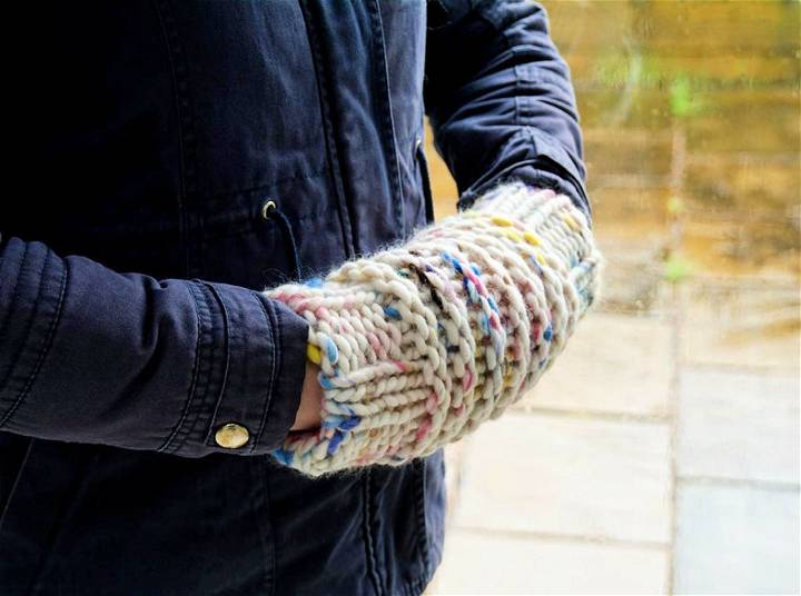 Knit a Cosy Handwarmer for Winter