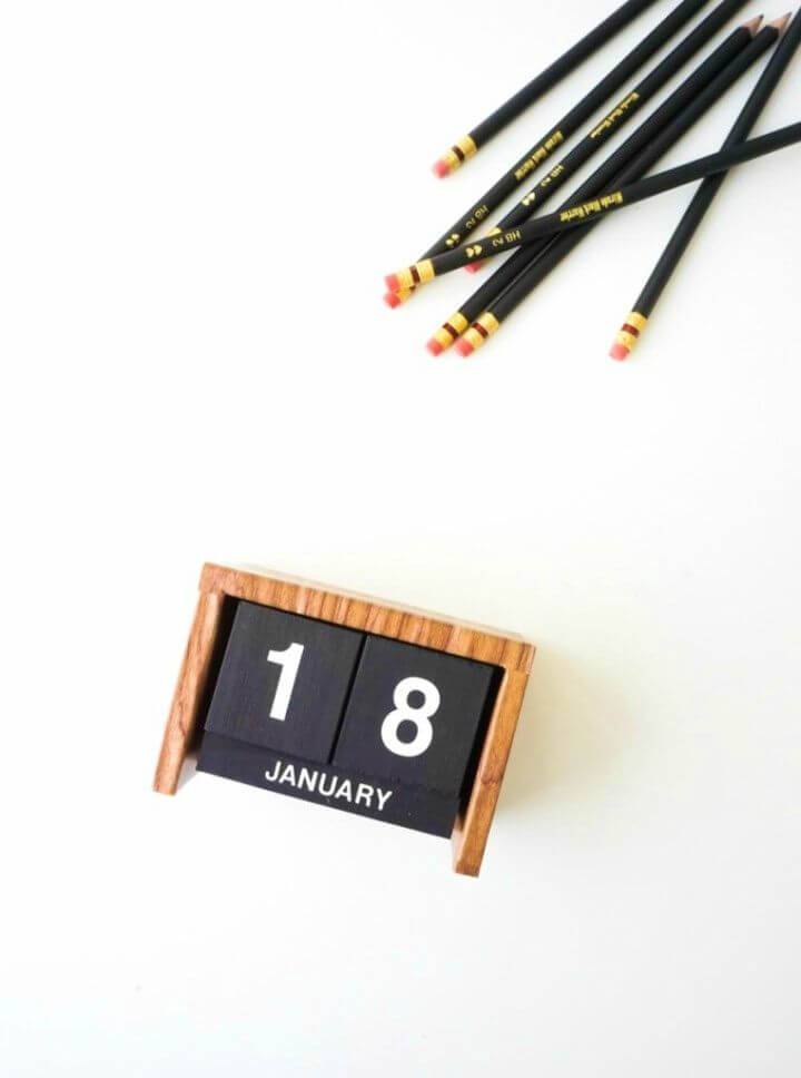 Make Flip Clock Style Calendar for Your Desk, also make decorative calendars with for your office desk using the marble contact paper!