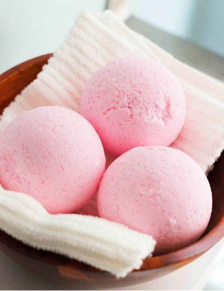 How to Make Your Own Bath Bombs
