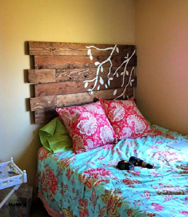 Make Your Own Pallet Headboard