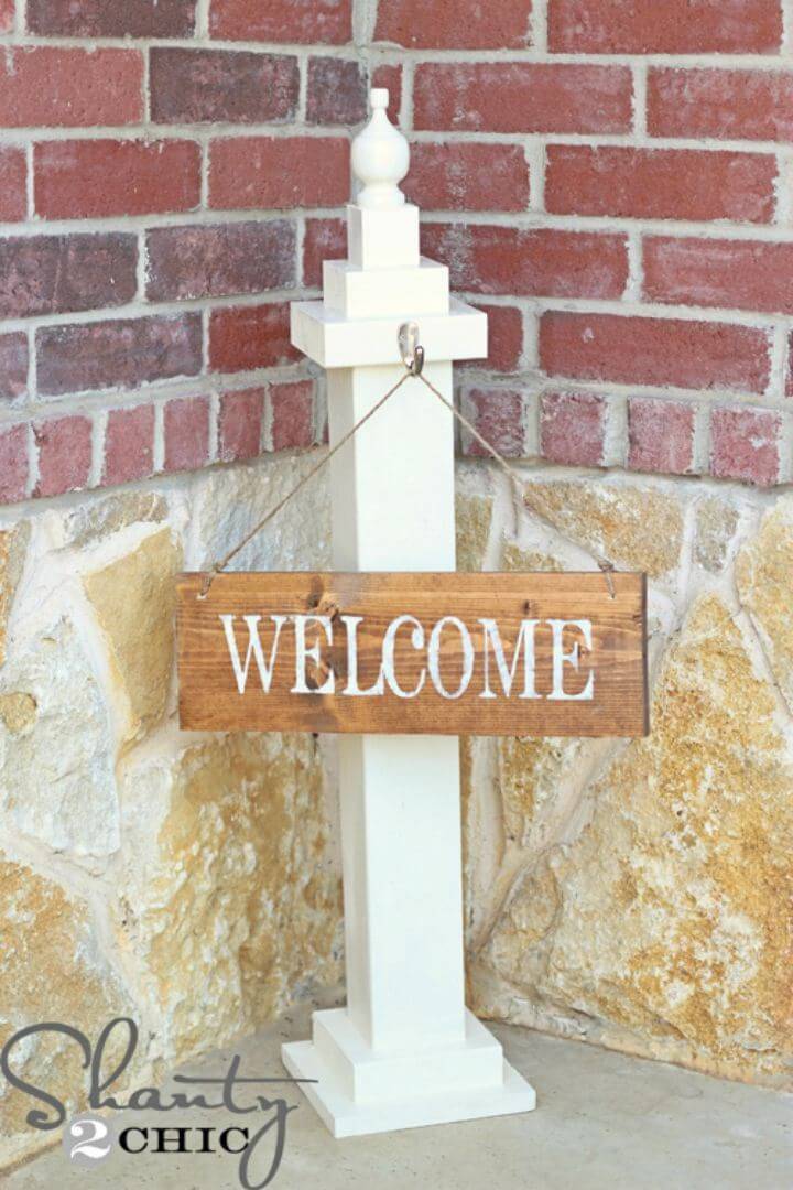 Make Your Own Welcome Sign, also hang a welcome wood sign on a wooden post to make a quick porch sign!