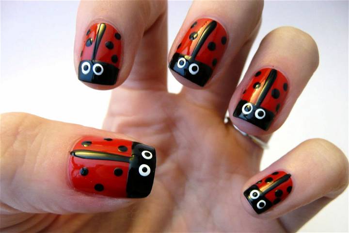 Make a Ladybug Nail at Home