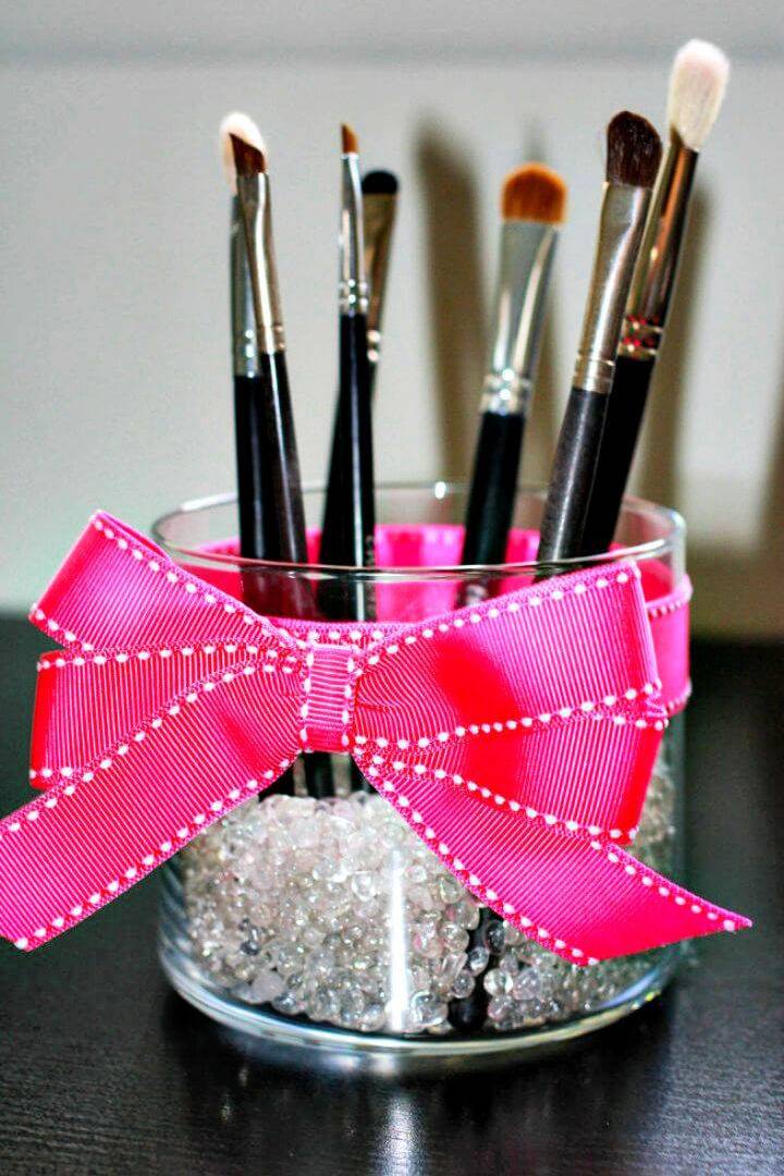 Quick and Easy DIY Makeup Brush Holder