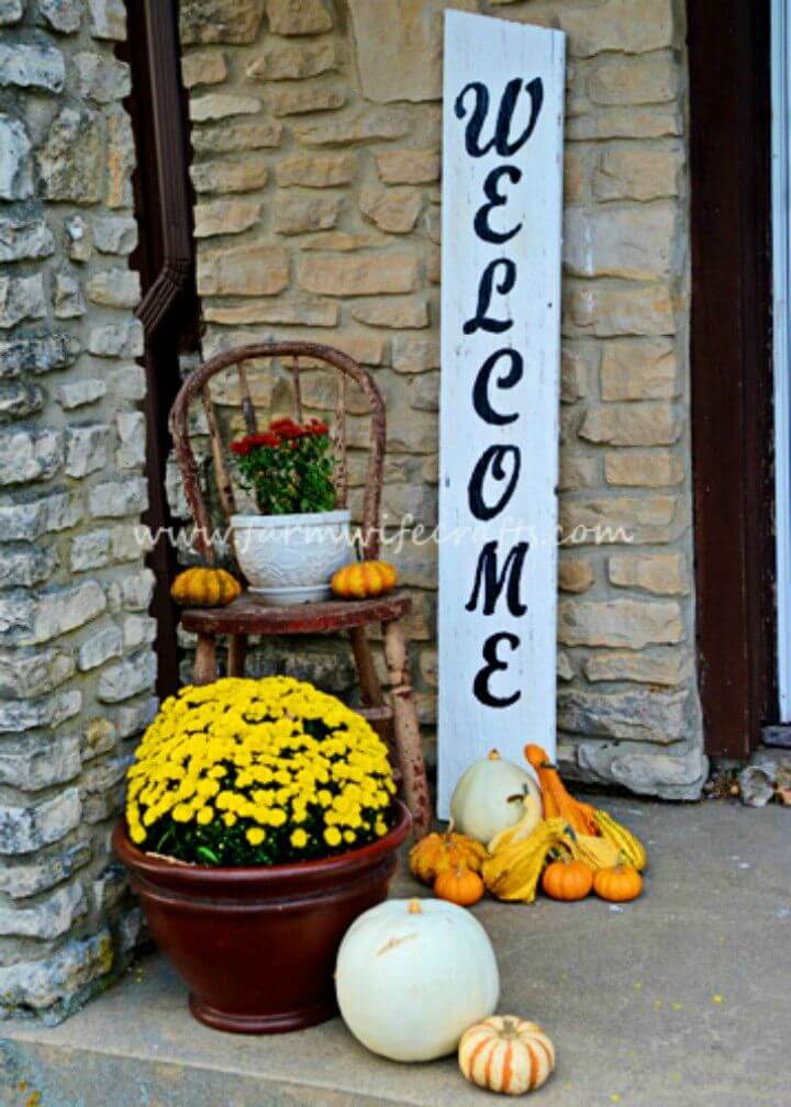 Quick to Make Welcome Porch Sign, give a warm welcome to guests by adding this welcome sign to your porch!