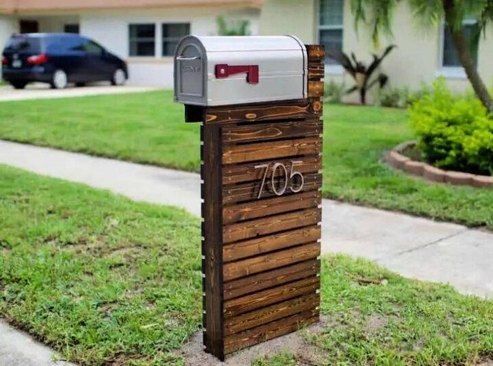 Easy DIY Wooden Mailbox