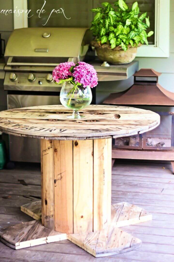 Adorable DIY Industrial Spool Table