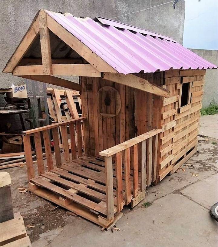 Building a Pallet Playhouse in 8 Easy Steps