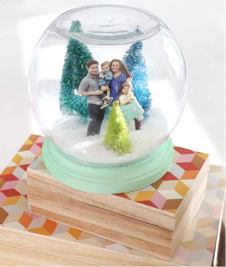 Awesome DIY Family Portrait Snow Globe