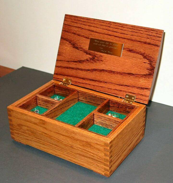 DIY Oak Jewelry Box Featuring Box