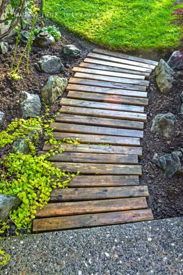 DIY Pallet Wood Garden Walkway
