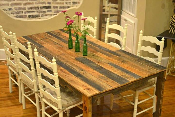 DIY Shipping Pallet Dining Table