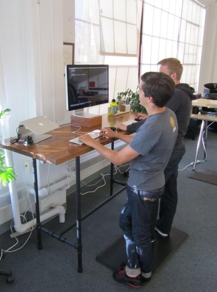 DIY Steel Pipe Standing Desk 1