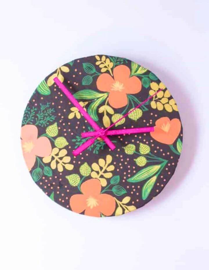 DIY Up cycled Wrapping Paper Clock