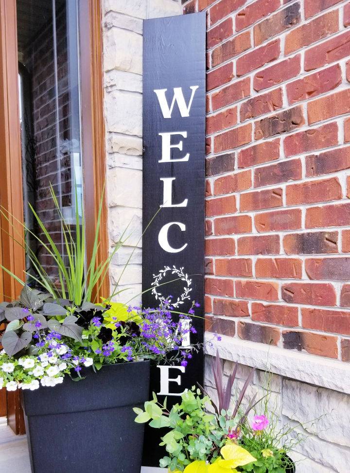 Making a Farmhouse Welcome Sign