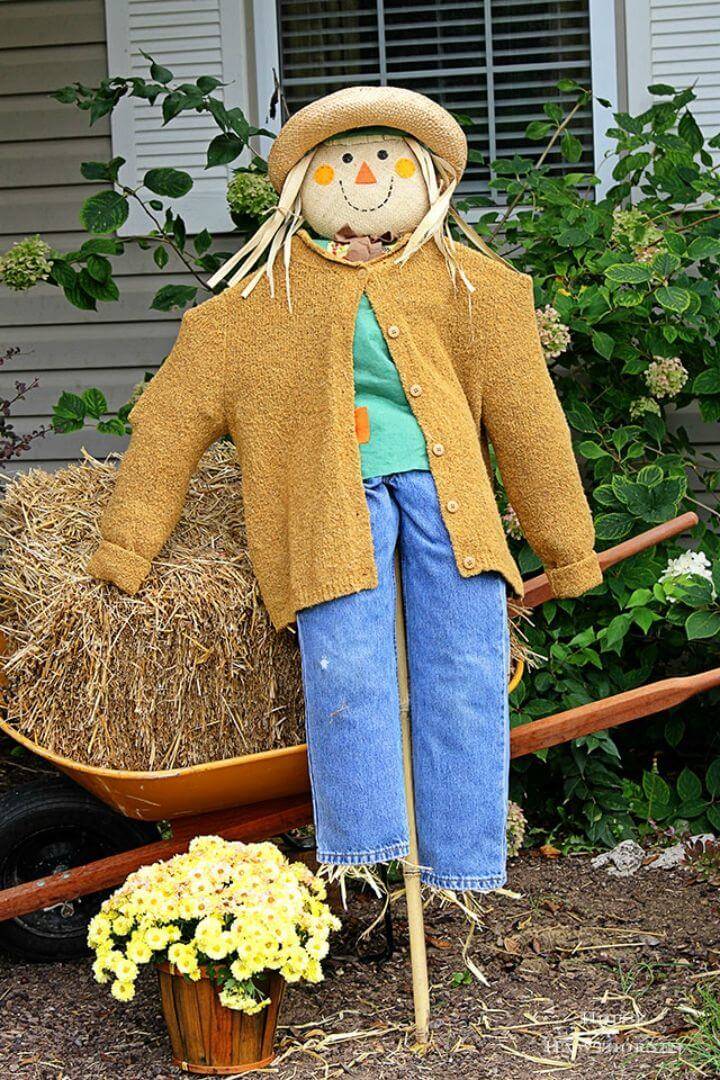 Cheap and Easy DIY Scarecrow