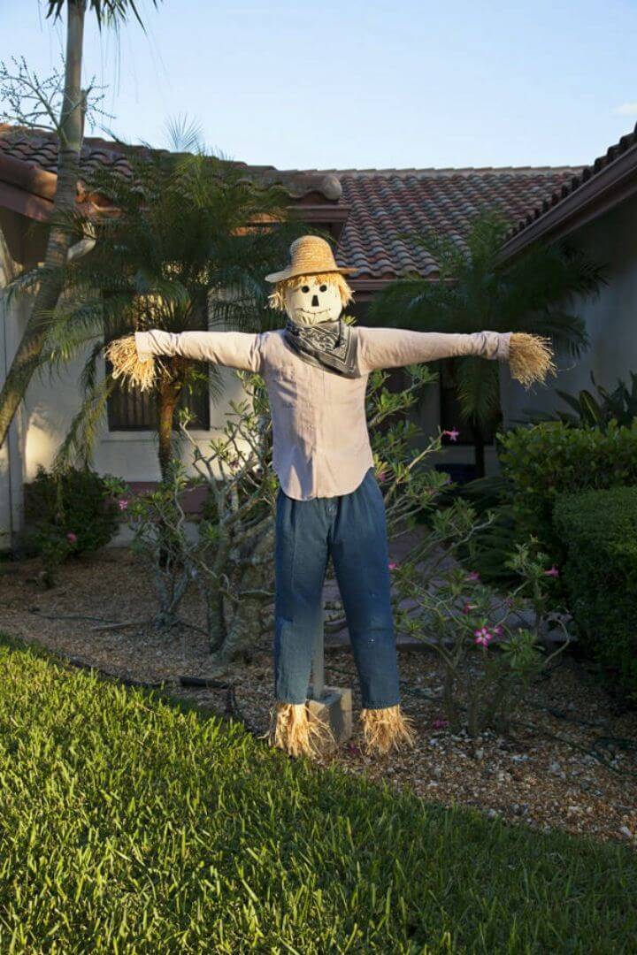 DIY Life-sized Scarecrow With Stand