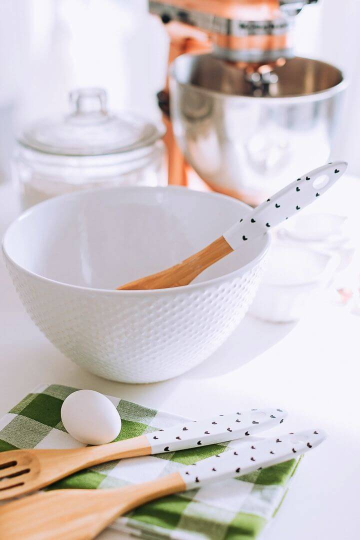 Quick DIY Hand Painted Wooden Spoons