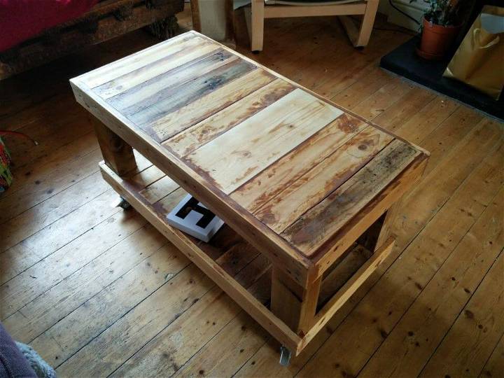 Turn Pallets into Coffee Table