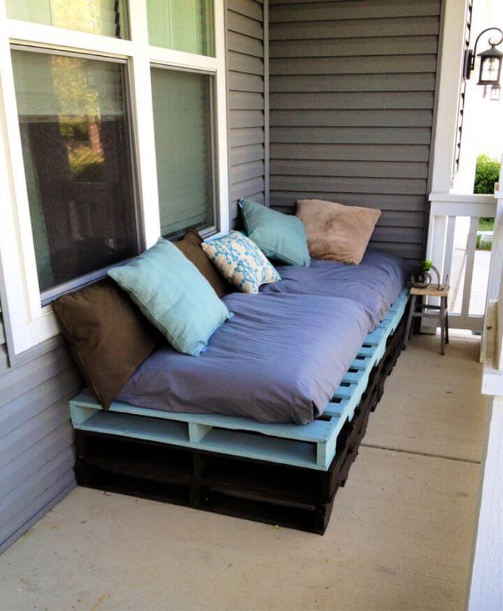 15 Pallet Furniture Plans To Build Your Furniture at $0 ⋆ DIY Crafts