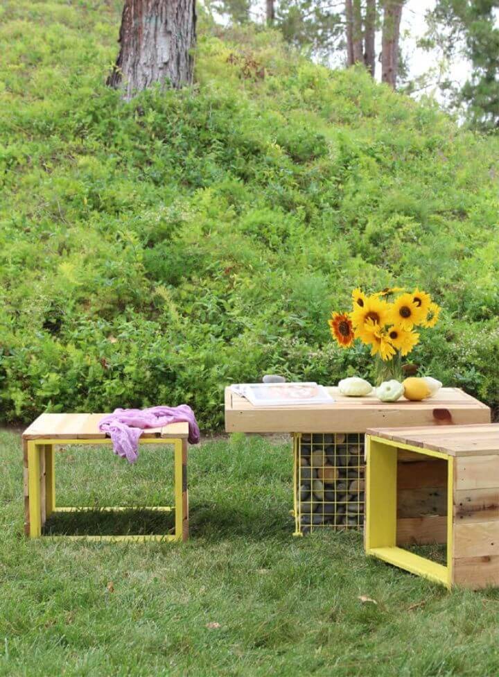 Build Outdoor Pallet Coffee Table and Bench