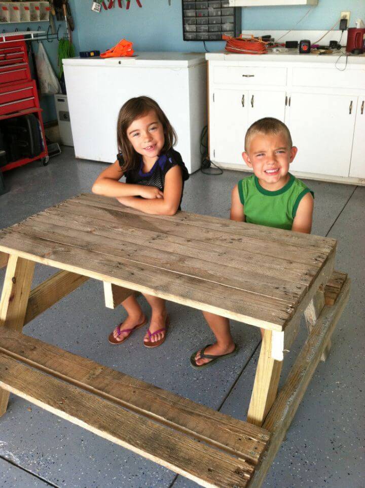 DIY Kids Picnic Table from Pallet Wood