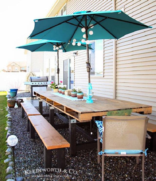 DIY Pallet Outdoor Dining Table