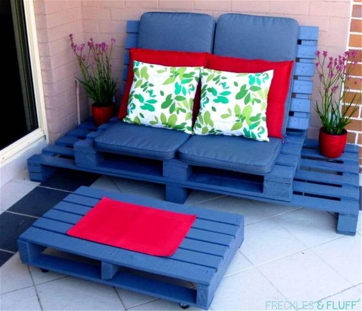 DIY Wooden Pallet Chillout Lounge