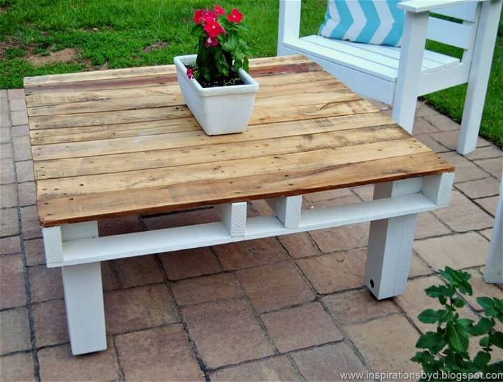 How to Build Outdoor Pallet Table
