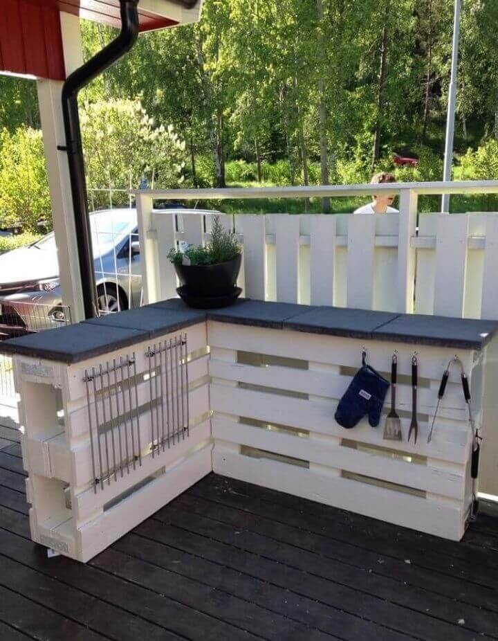 Outdoor L shaped Countertop From Pallets