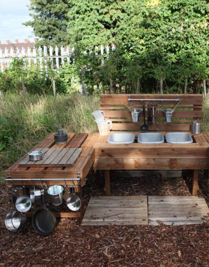 Pallet Mud Outdoor Kitchen for Kids