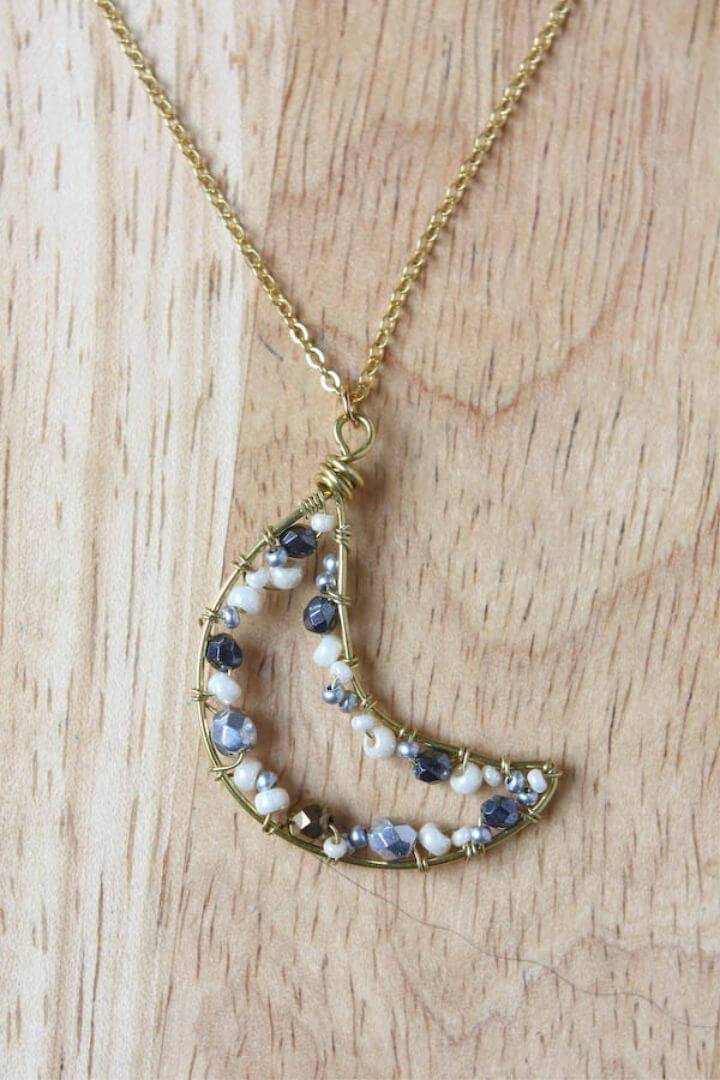 Awesome DIY Crescent Moon Necklace