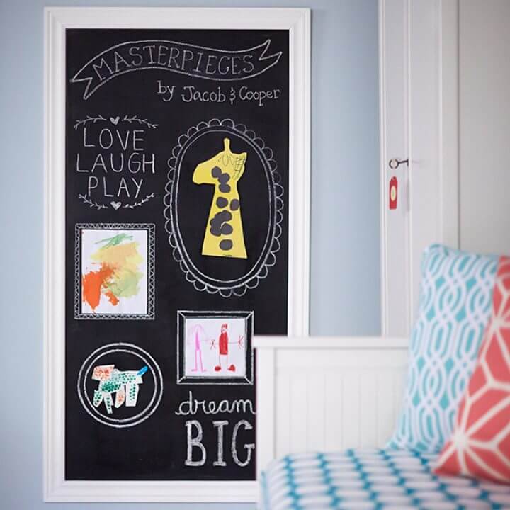 Chalkboard Wall to Jazz Up for Child’s Room