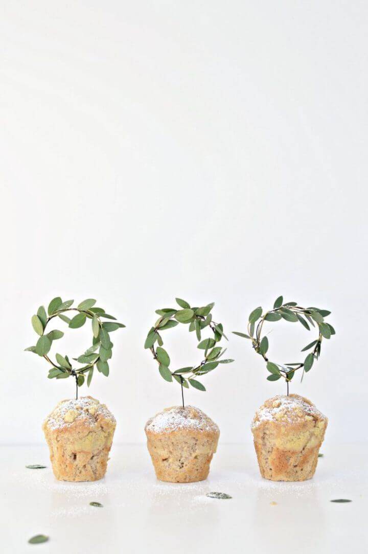 DIY Minimal Mini Wreath Cupcake Toppers
