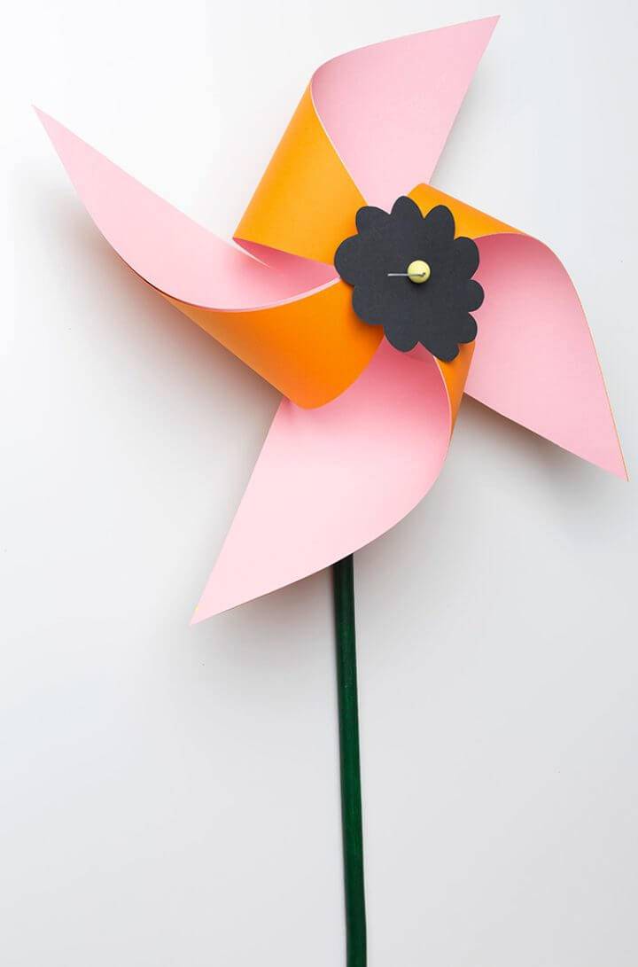 Pretty DIY Giant Flower Pinwheel