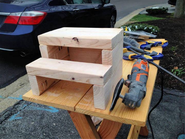 Simple Step Stool Out of 2x4's