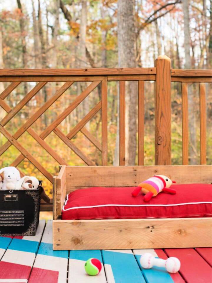 Cozy DIY Outdoor Dog Bed Out of Pallets