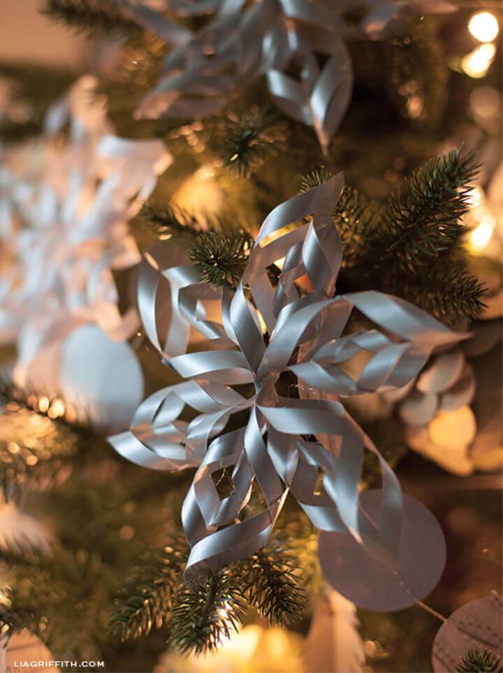 DIY 3 D Paper Snowflakes